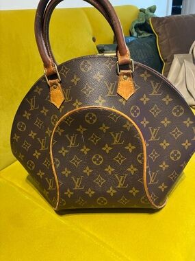 Louis Vuitton eclipse bag Fair condition, please take a look at pics. A classic